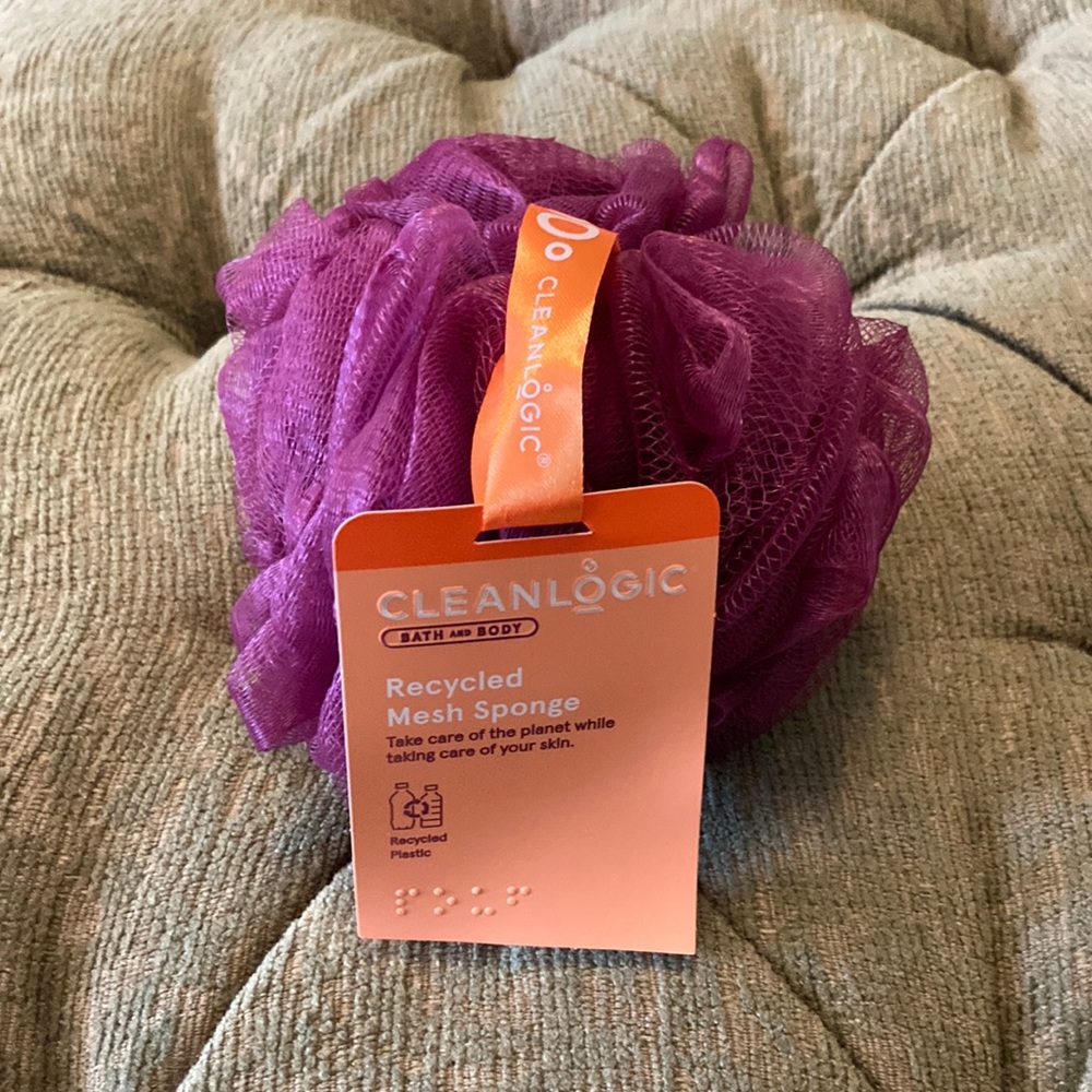NWT Cleanlogic, made from recycled bottles, mesh sponge. Burgundy color
